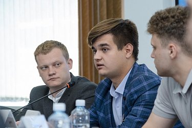 Молодые парламентарии делают первые шаги в законотворчестве